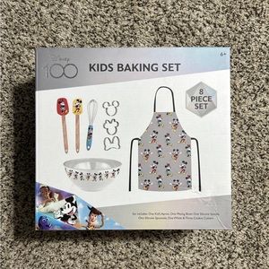 Disney baking set